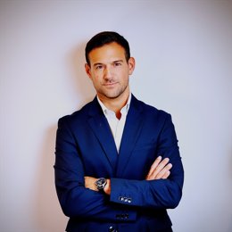 广州白云区山体滑坡现场搜救出第十名被困人员